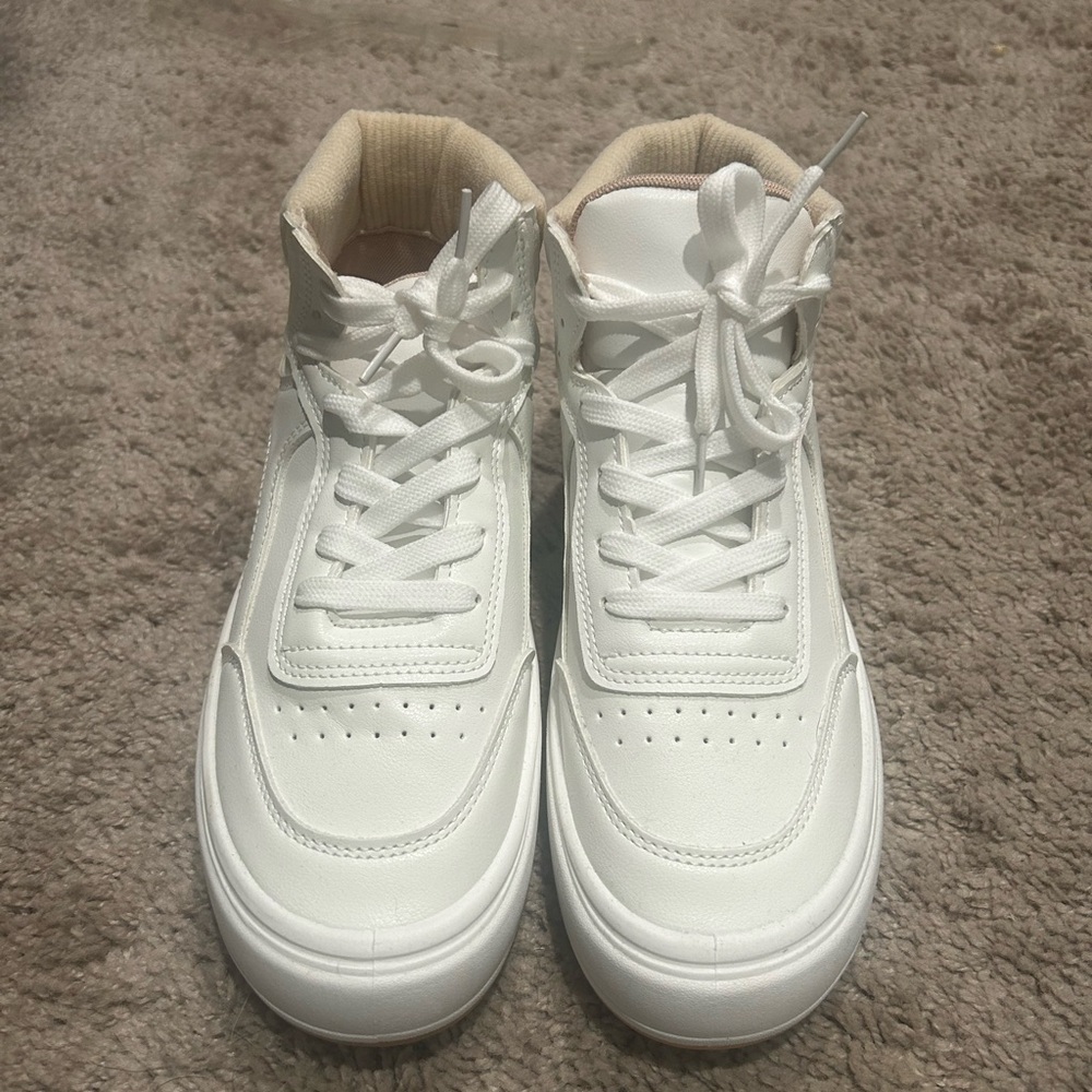 Size 8 White High Top Women’s Sneakers